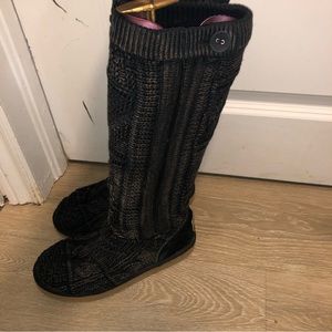 Ugg ladies knitted boots size 6